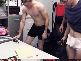 变态警官Donovan Cox和Jeremiah Cruze勾引两名性感小偷玩禁忌四P - 年轻罪犯 asian gay sex videos homemade