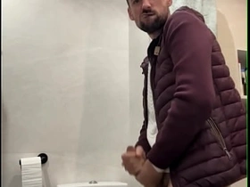 性感老爹打飞机射出一大坨精液 korean bj gay porn