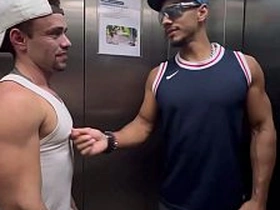 绝美伪娘用迷离眼神凝视镜头 asian gay porn rimming hairy assholes