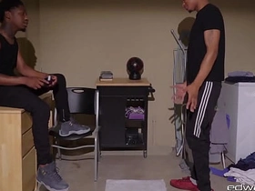 EdwardJames：Adore在洗衣房被肌肉猛男Dreezy Long操烂屁眼 asian gay old sex videos