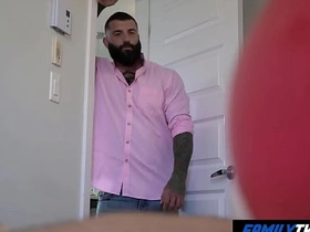 家庭嫩肉 - 和熊系继父共度情人节 asian 18+ gay sex videos