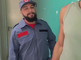 跟我工作的公寓里直男住户搞上了 asian male massage gay porn