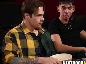 深柜男在电影院约炮基佬情人 korean gay handsome porn