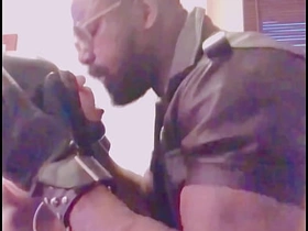 肌肉男BDSM跨种族玩乳头 舔肛打飞机 daigo japan gay porn