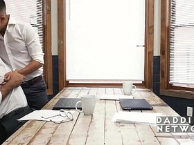 加班时间被他压在身下 japan bathhouse gay porn