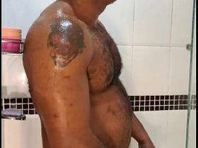 大雕猛男洗硬屌 japanese bareback gay porn