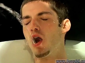 亚裔胖同志被颜射 兄弟会尿尿派对:凯勒布·斯科特! chinese gay porn jd chinesestone