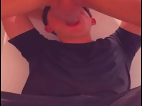 商场厕所里被运动型小伙深喉 爽爆的猎艳 gay chinese couch porn